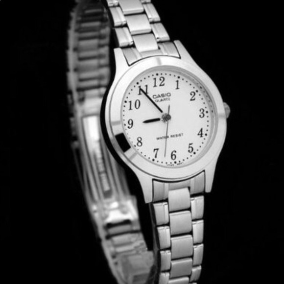 Casio watch for women - Picture 2 of 2